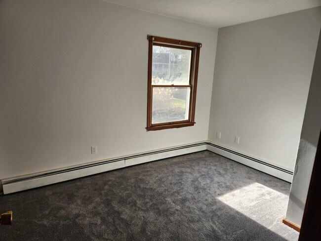 Bedroom 2 - 39 Lake St