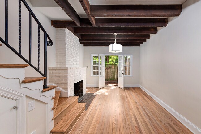 Photo - 1 Pomander Walk NW House