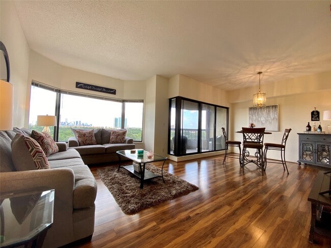 Foto del edificio - 2001 Holcombe Blvd