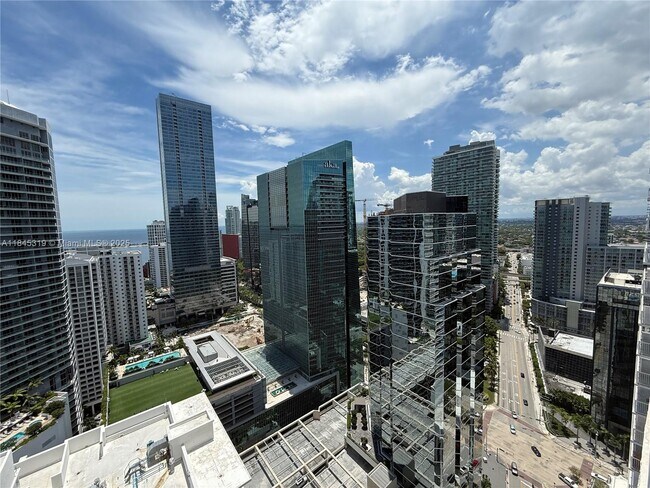 Building Photo - 1200 Brickell Bay Dr