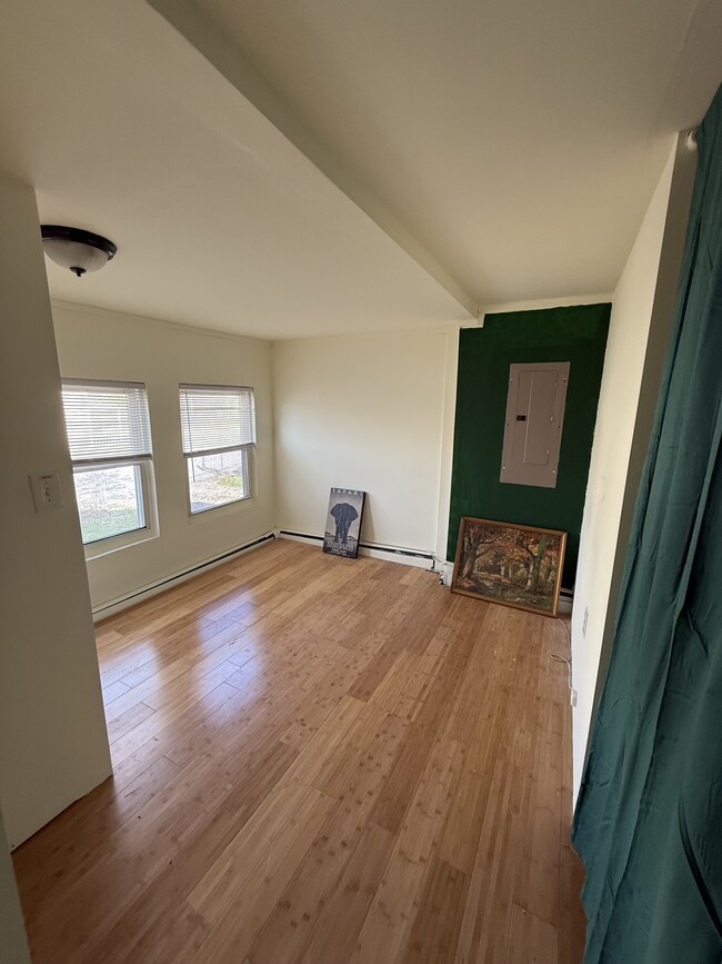 Building Photo - 414 Railroad Ave