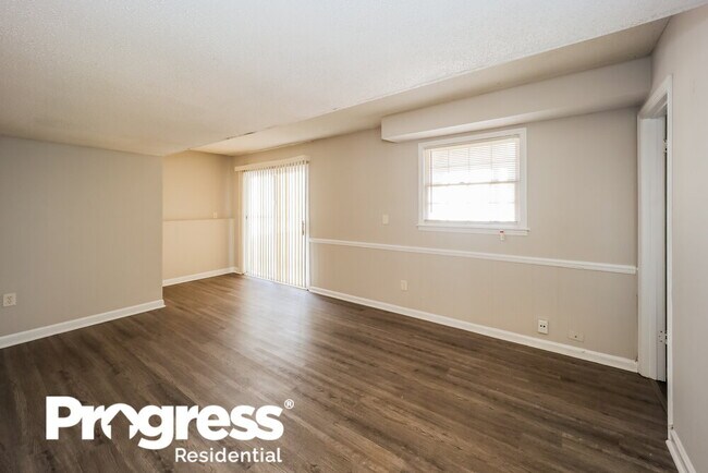 Foto del edificio - 585 Country Ln Dr