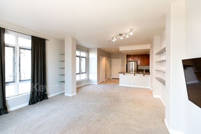 Building Photo - 423 7th St