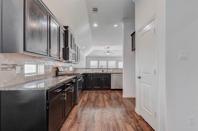 Foto del edificio - 1511 Evermore Manor Ln