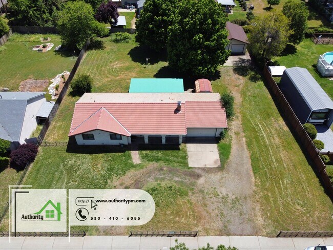 Foto del edificio - 6825 Mullen parkway,  Covered patio, Large...
