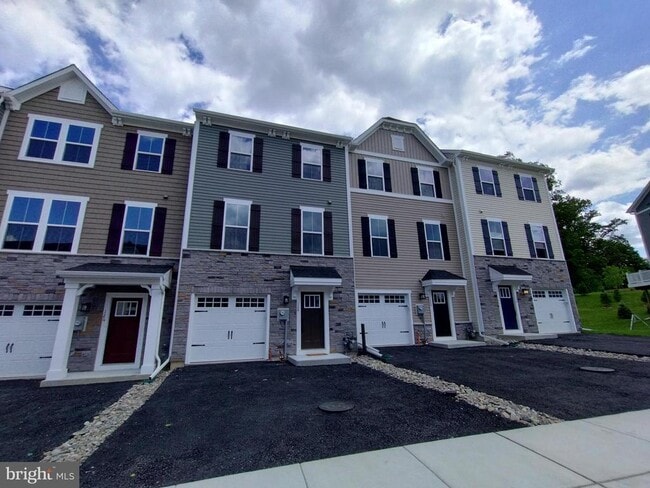 Building Photo - 124 Glory Maple Ln