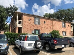 Building Photo - 2255 Braeswood Park Dr