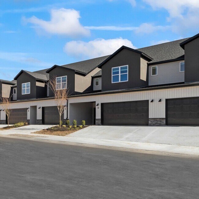 Foto del edificio - Hillcrest Village