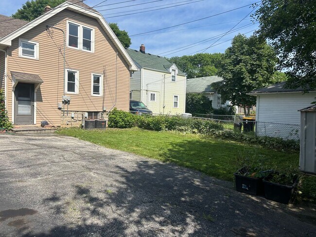 Foto del edificio - 306 N 71st St