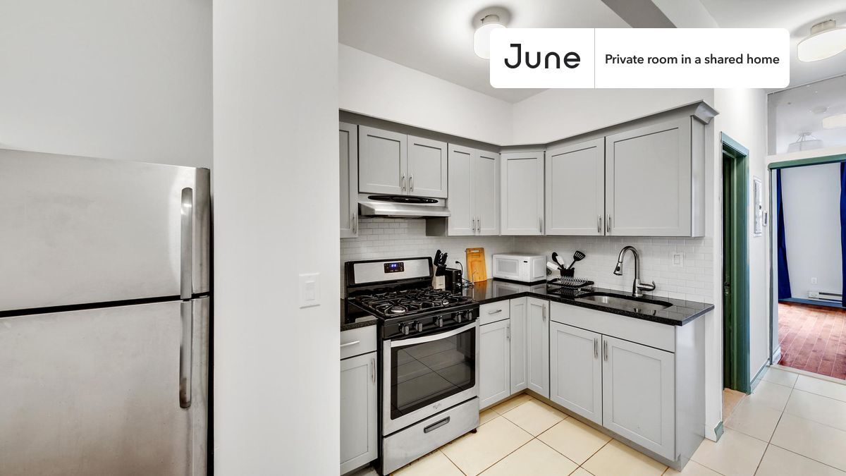Private bedroom in 2 bed/1 bath Home - Private bedroom in 2 bed/1 bath Home