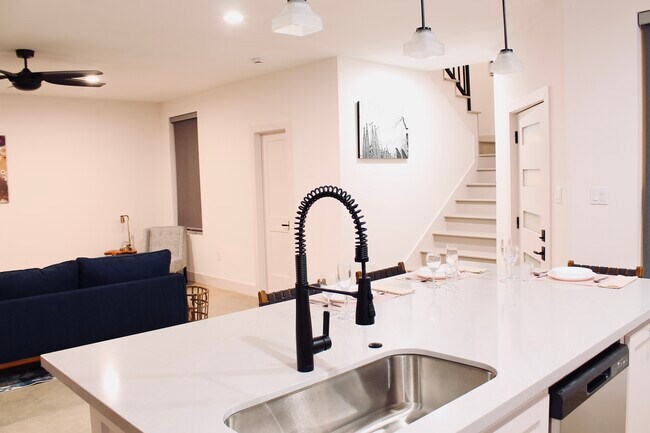 Foto del edificio - 12204 Hairston Cir