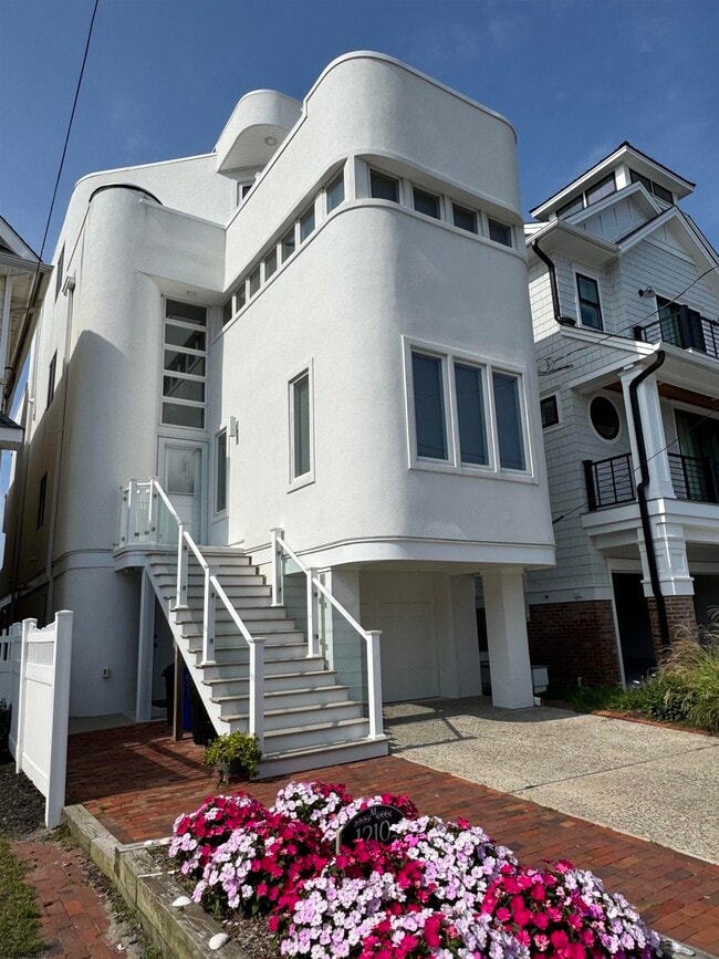 Building Photo - 1210 Pleasure Ave