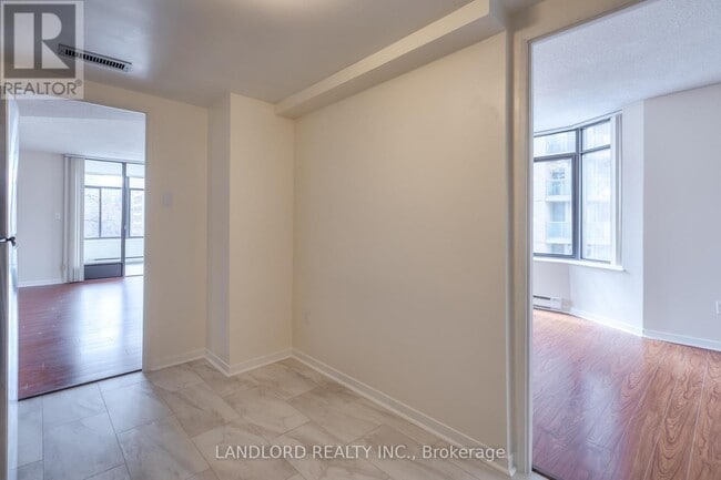 Building Photo - 135 George St S