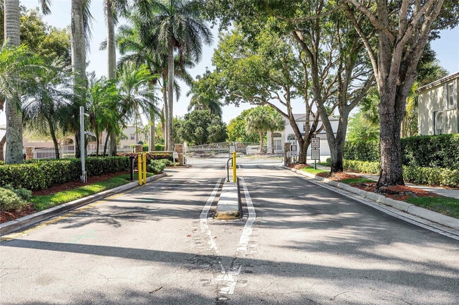 Foto del edificio - 15883 NW 11th St