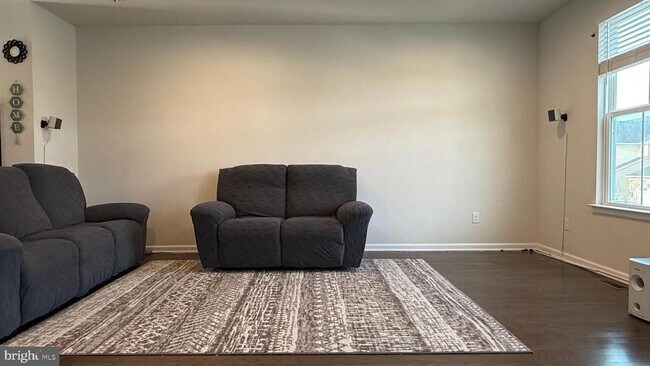 Foto del edificio - 743 Quarry Hill Rd