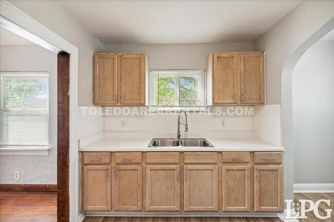 Building Photo - 1442 Schuyler Rd