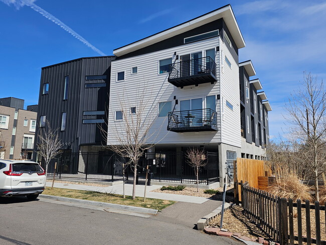 Building Photo - 1590 Ingalls St