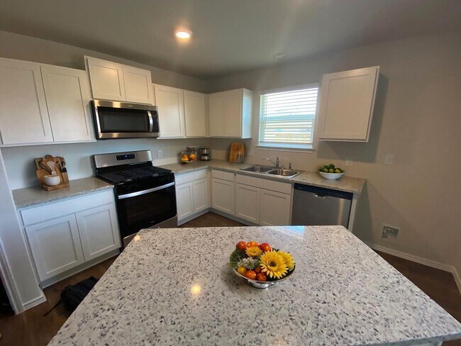 Building Photo - 2023-BUILT ONE STORY, 3 BEDROOM, 2 BATH