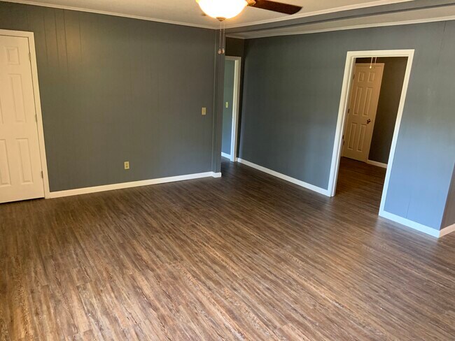 Building Photo - 1105 Walker Rd