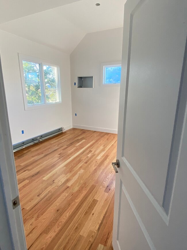 Building Photo - 429 Sairs Ave