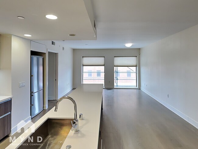 Building Photo - 1080 Sutter St