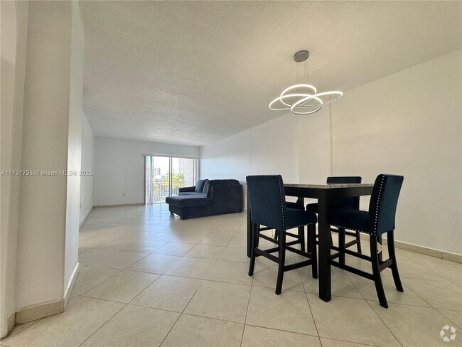 Building Photo - 400 Kings Point Dr