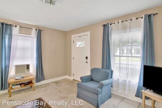 Foto del edificio - 1 br, 1 bath House - 407 W Strong St.