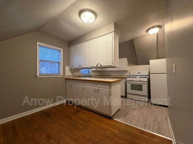 Foto del edificio - 1301 S 10th St