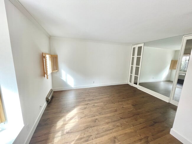 Living Area - 1000 Steiner St