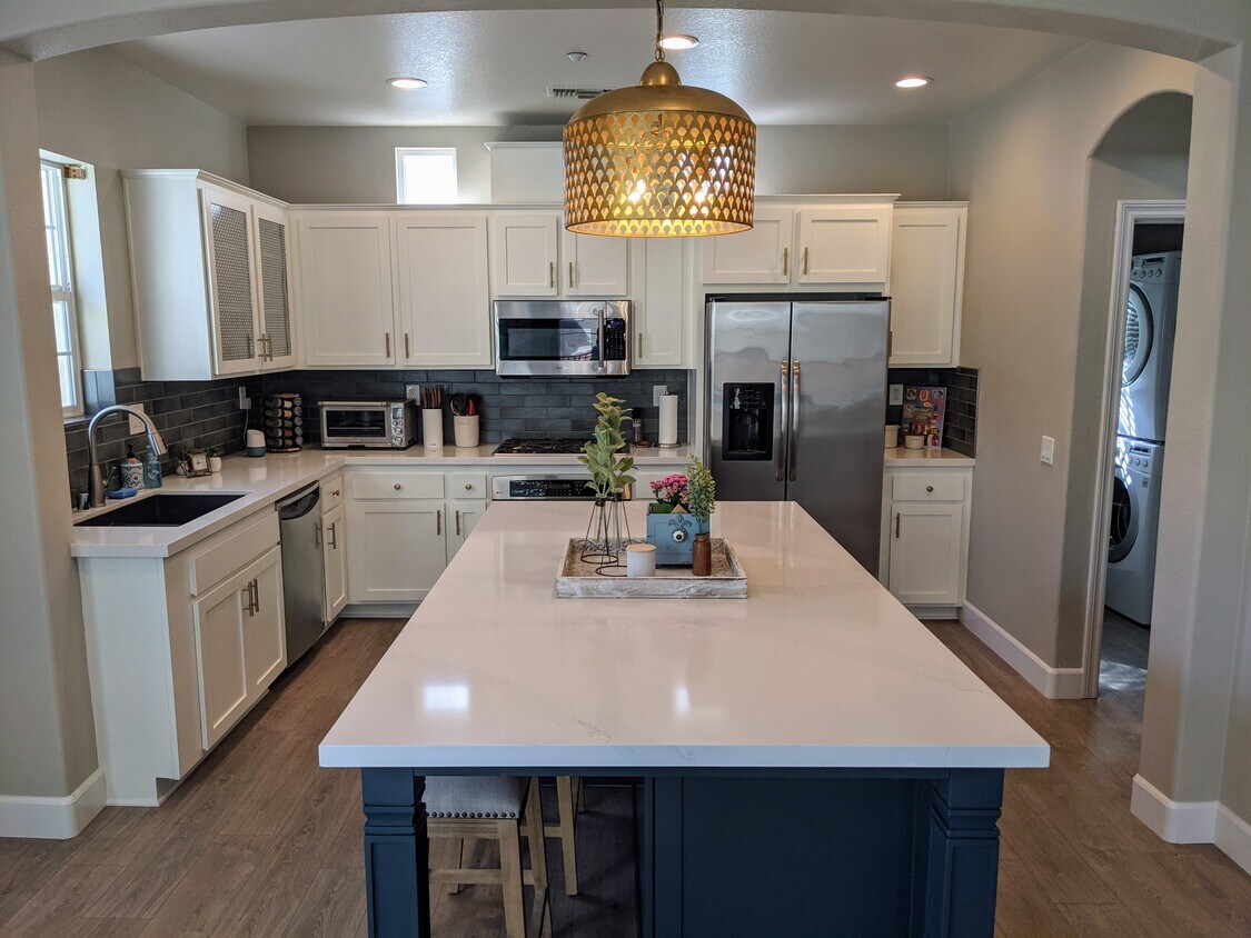 Huge Granite Island - 16918 Vasquez Way