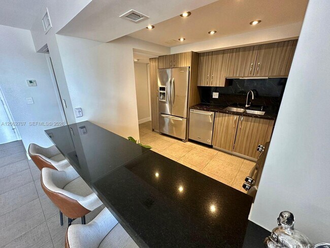 Foto del edificio - 801 Three Islands Boulevard