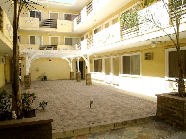 Primary Photo - 1825 Tamarind Ave