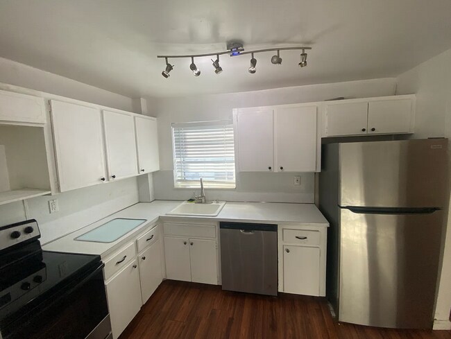 Foto del edificio - 7620 Carlyle Ave