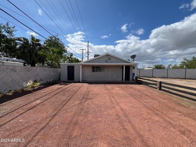 Foto del edificio - 2911 N 47th Dr