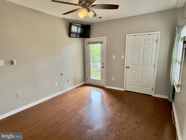 Building Photo - 6553 Grange Ln