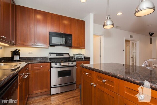 Foto del edificio - 644 N Orleans St