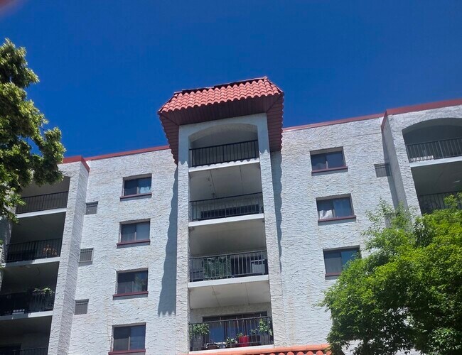 Foto del edificio - 475 Plum Creek Dr