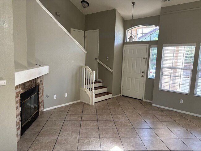 Building Photo - Lovely Home in the Laguna New Dimensions HOA