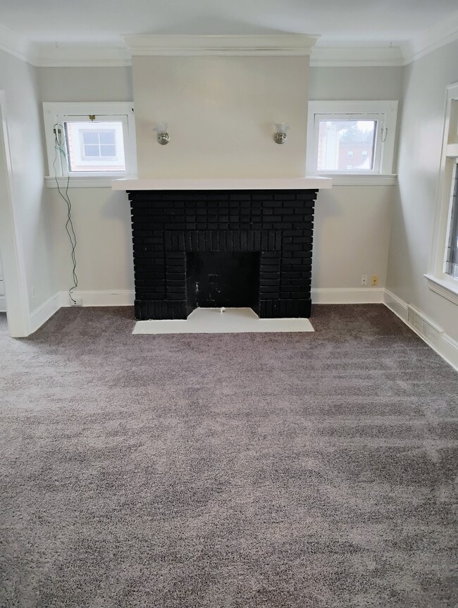 Building Photo - 1673 Victoria Ave