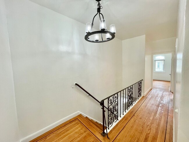 Building Photo - Prime North Beach 3Bed/1Bath with City Vie...