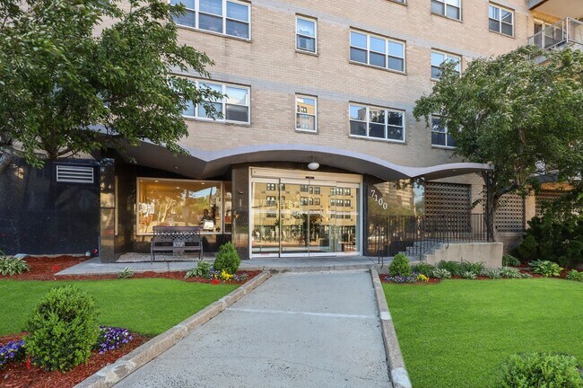 Building Photo - 7101 Boulevard Blvd E