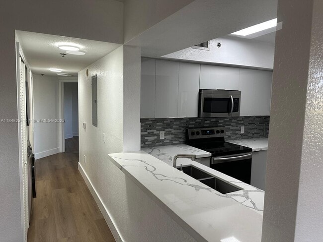 Foto del edificio - 9300 Fontainebleau Blvd