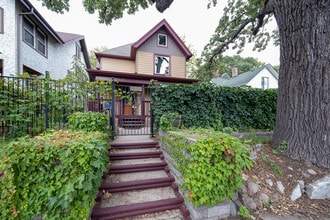 Building Photo - 918 E 17th St