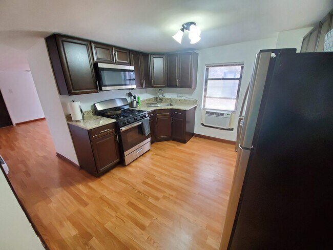 Kitchen - 2139 S Western Ave