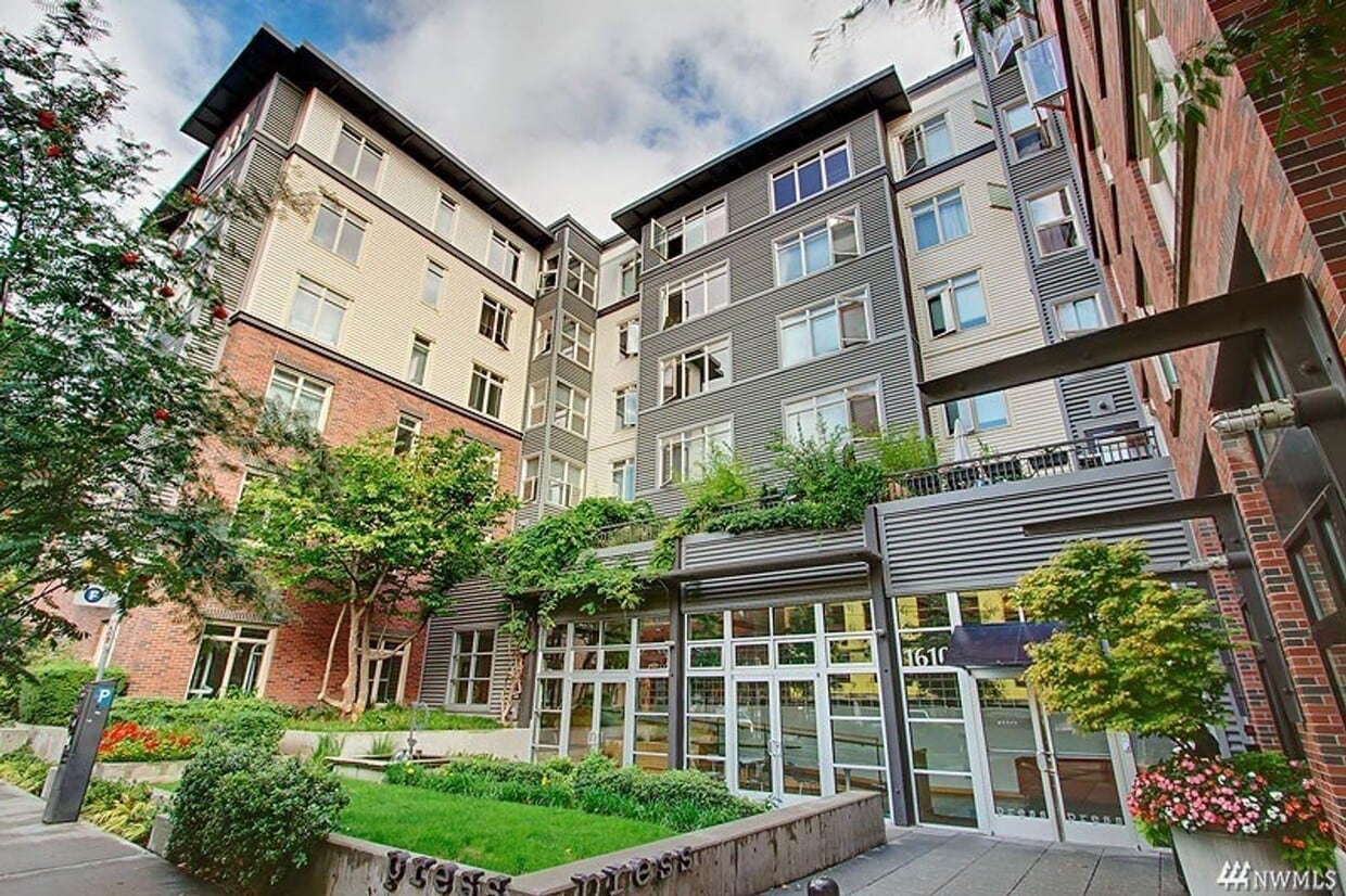 Top floor unit in highly desirable Press c... - Top floor unit in highly desirable Press c...