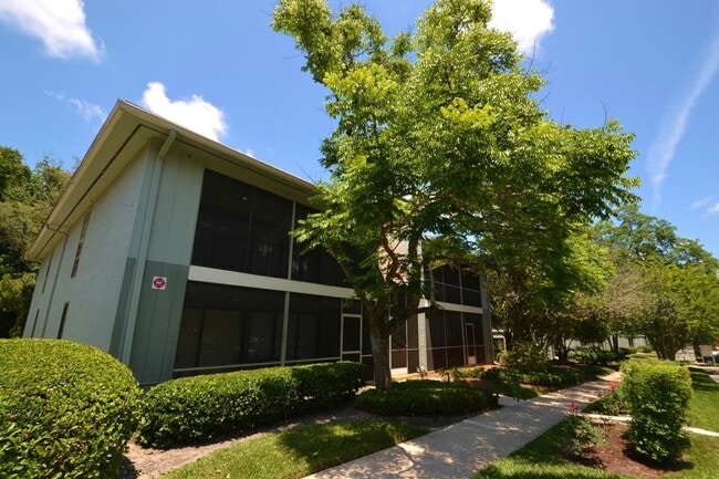 Lovely Winter Springs Condo ~ Vinyl Plank Flooring and Large Screened Patio! - Lovely Winter Springs Condo ~ Vinyl Plank Flooring and Large Screened Patio!
