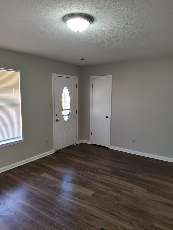Foto del edificio - 3405 Greenway Dr