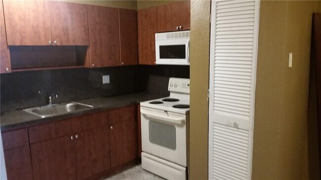 Foto del edificio - 7731 SW 10th Ct