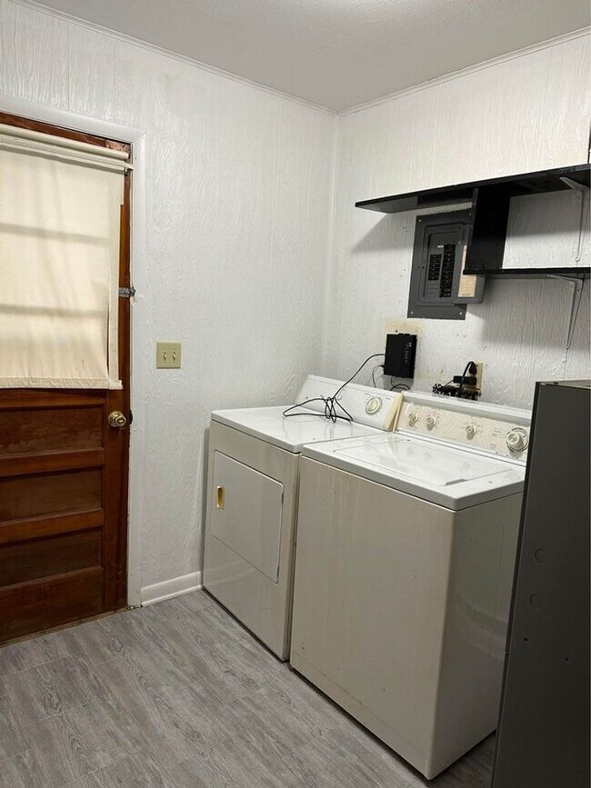 Foto del edificio - 407 N Cherry St