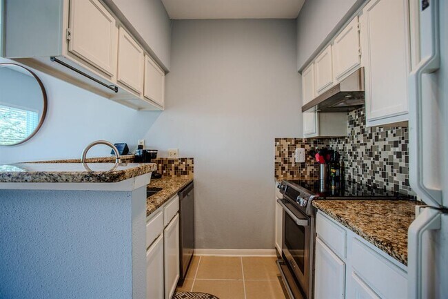 Building Photo - 2450 Wickersham Ln